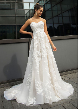 Strapless Sweetheart Neck Ivory Lace Tulle Wedding Dress